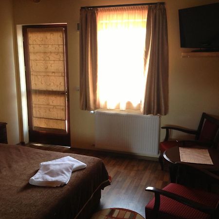 Pensiunea la Nise Sîmbăta de Sus Ruang foto