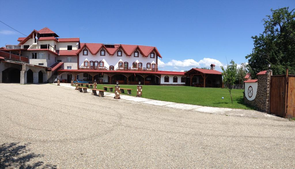 Pensiunea la Nise Sîmbăta de Sus Bagian luar foto