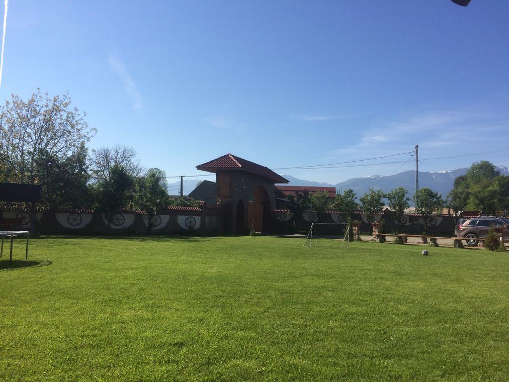 Pensiunea la Nise Sîmbăta de Sus Bagian luar foto