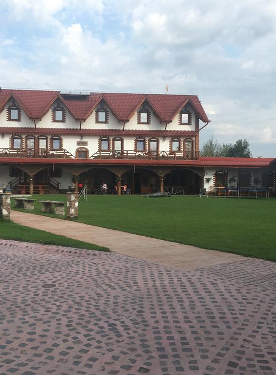 Pensiunea la Nise Sîmbăta de Sus Bagian luar foto