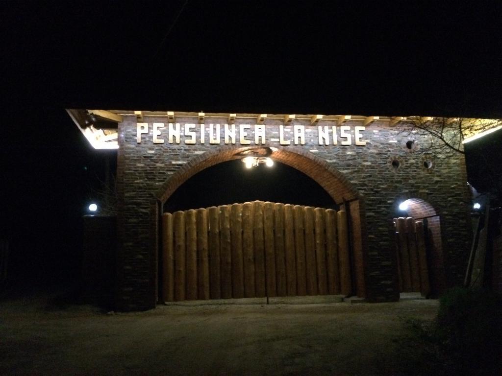 Pensiunea la Nise Sîmbăta de Sus Bagian luar foto